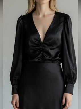 Lulus Black Satin V-Neck Ruched Long-Sleeve Blouse size medium